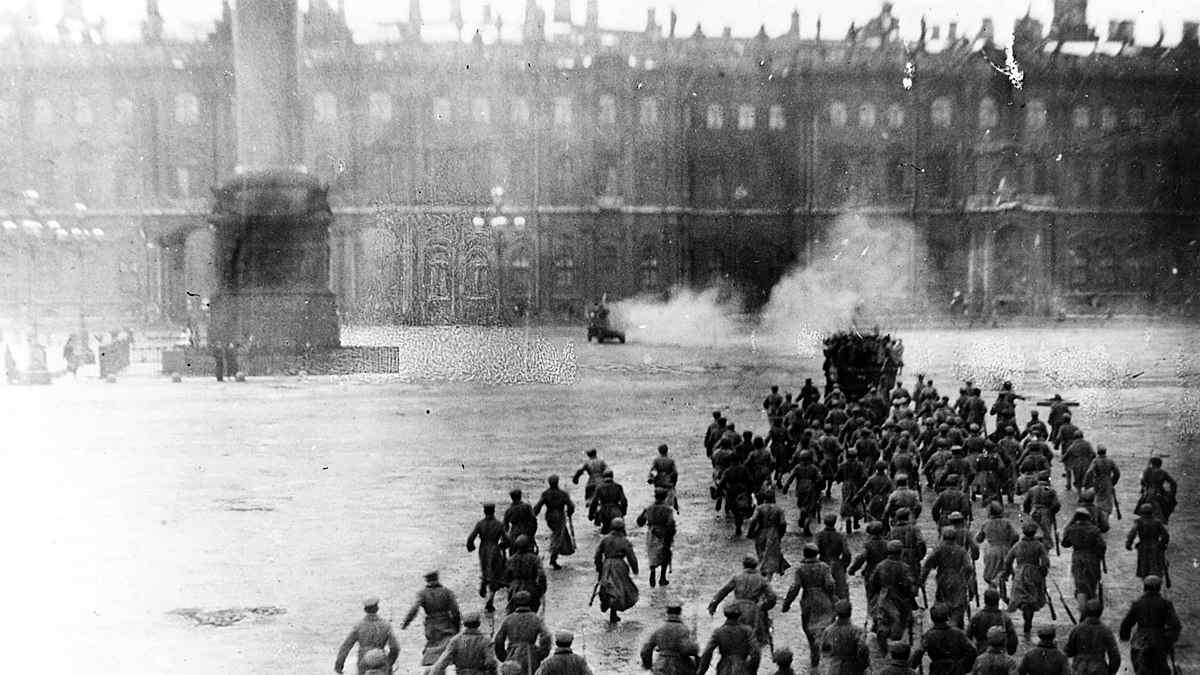 Still from the film “Storming of the Winter Palace” (1920)