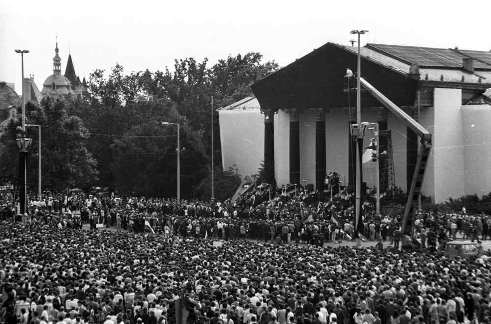 Nagy Imre Ujratemetes Hosok Tere 198906 16 Fortepan