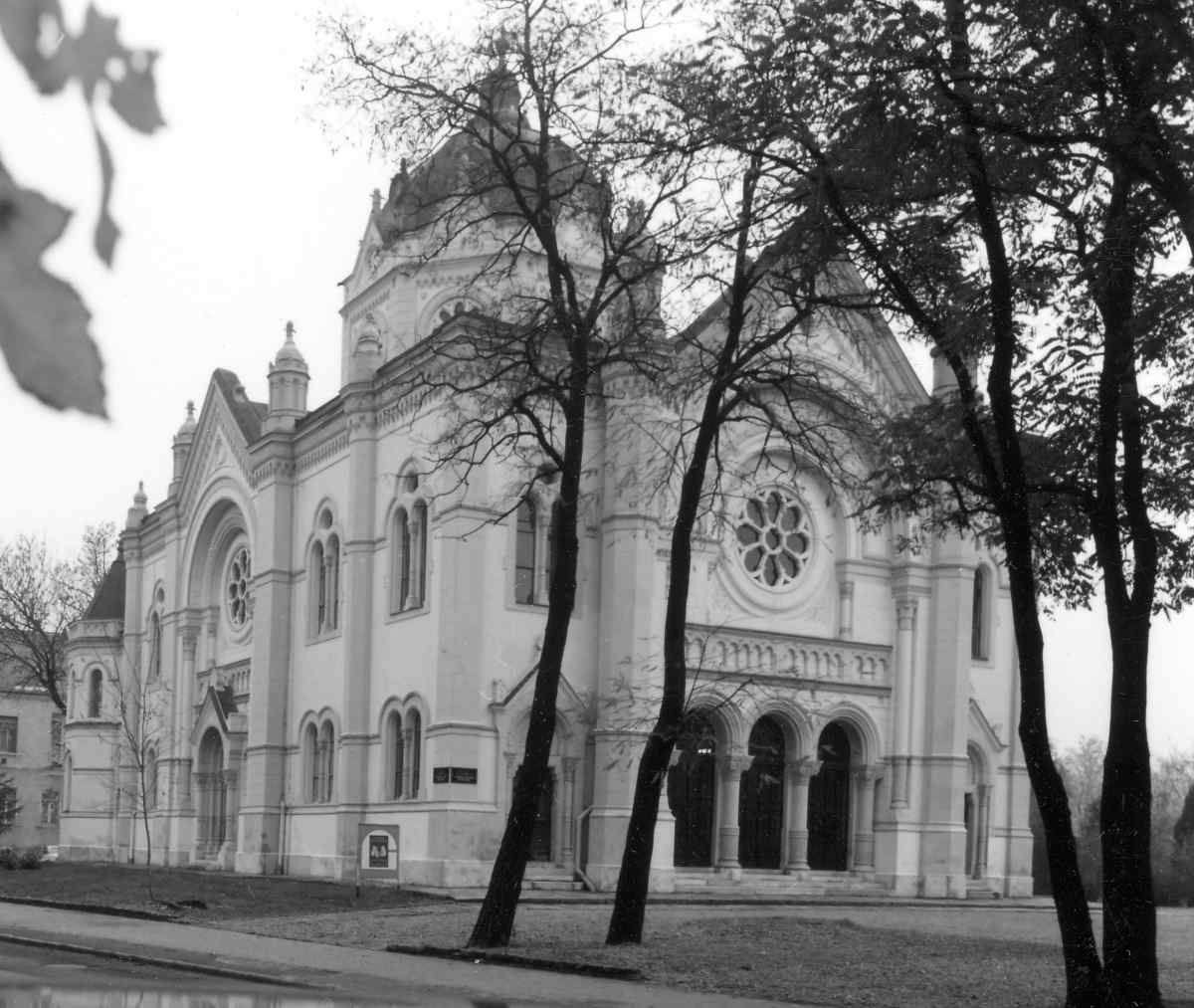 Jut Rebuilding Vac Synagogue Photo By Aniko Gazda